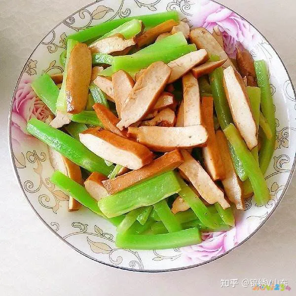 青椒胡萝卜家常做法_蟹的做法家常爽口萝卜的做法_胡萝卜青椒炒肉的做法大全家常