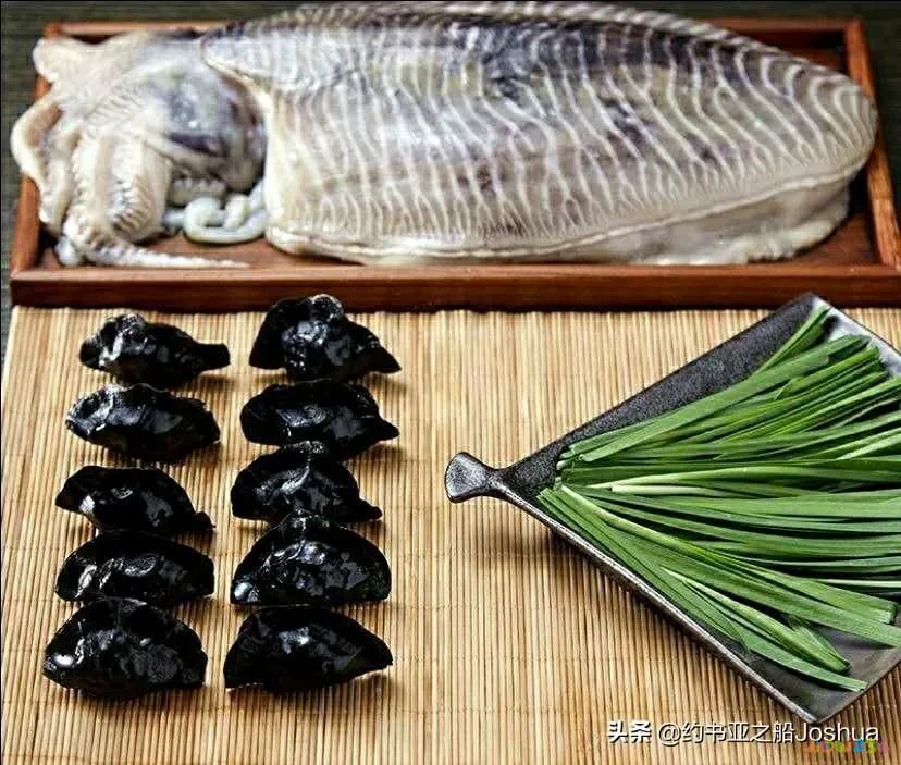 墨鱼卷芹菜的家常做法_炒墨鱼的家常做法_干墨鱼炒饭的家常做法