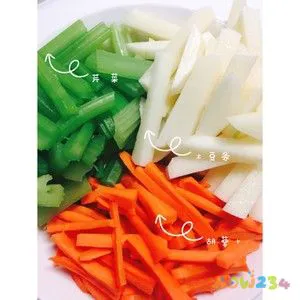 芹菜叶的做法大全家常_芹菜炒肉家常做法大全_芹菜饼的家常做法大全