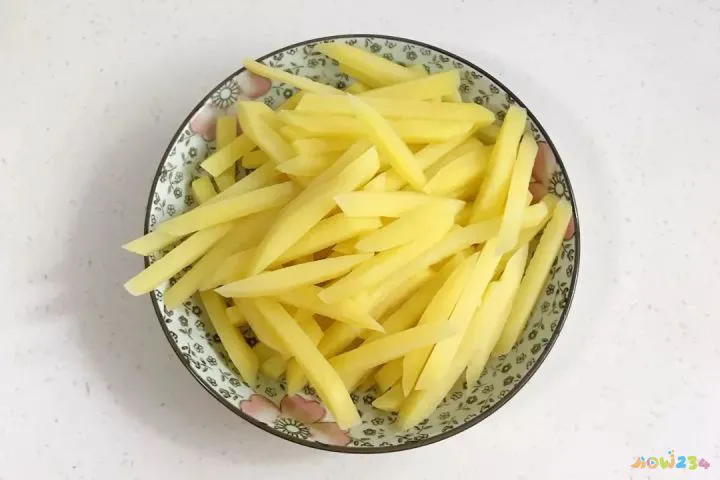 炸薯条的家常做法_炸甜红薯条的做法_如何做薯条家常做法