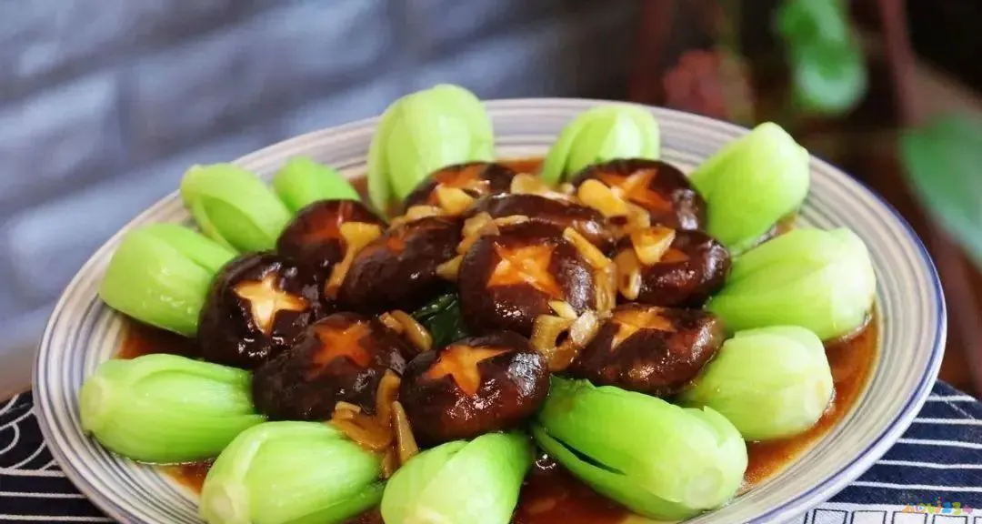 香菇炖鸡家常做法_家常香菇炖鸡的做法大全_怎样做香菇炖鸡窍门