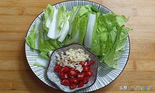 素炒蟹味菇的家常做法大全（教你素炒蟹味菇的新做法）(6)