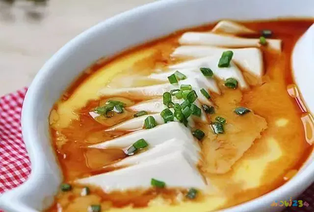 清蒸鲈鱼的家常做法_清蒸草鱼的家常做法_正宗的清蒸草鱼做法