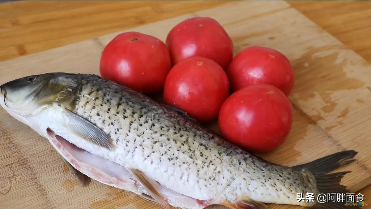 炖鲤鱼家常做法最好吃_炖鲤鱼家常做法怎么做_家常炖鲤鱼的做法