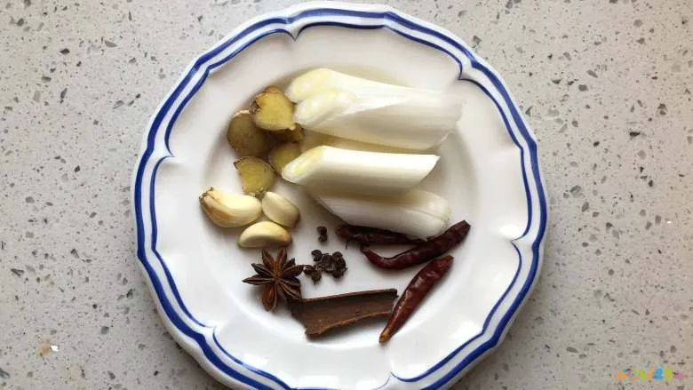 中秋家常菜_中秋美食家常做法推荐_盐菜回锅肉的家常做法