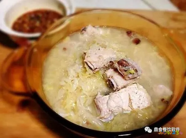 东北排骨炖酸菜的做法大全_排骨炖酸菜家常做法_排骨炖酸菜的做法东北窍门