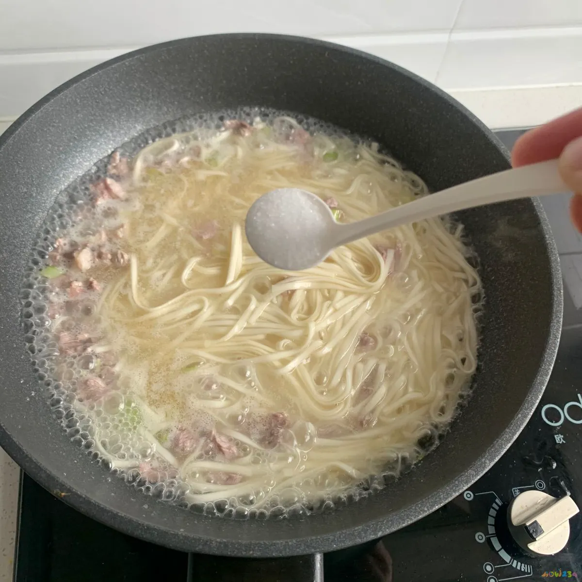 溜疙瘩的家常做法_菌汤的做法大全家常汤_家常海鲜疙瘩汤