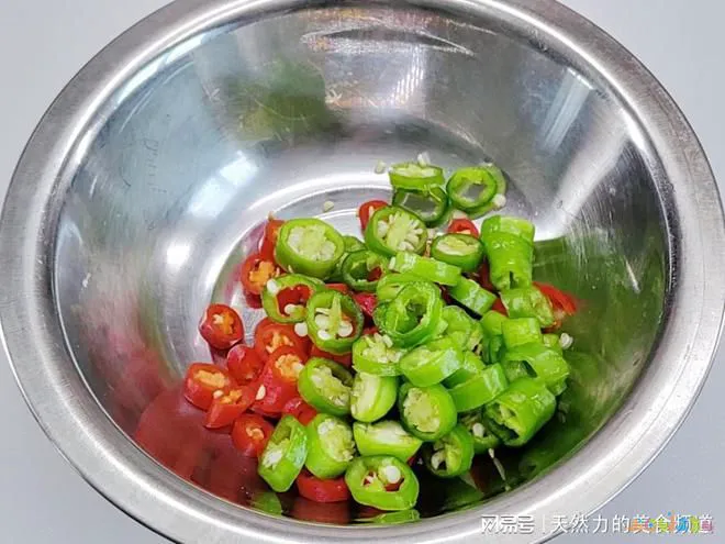 茄子煲的正宗做法_茄子炒肉末的家常做法_蒜香味纸包鱼正宗做法