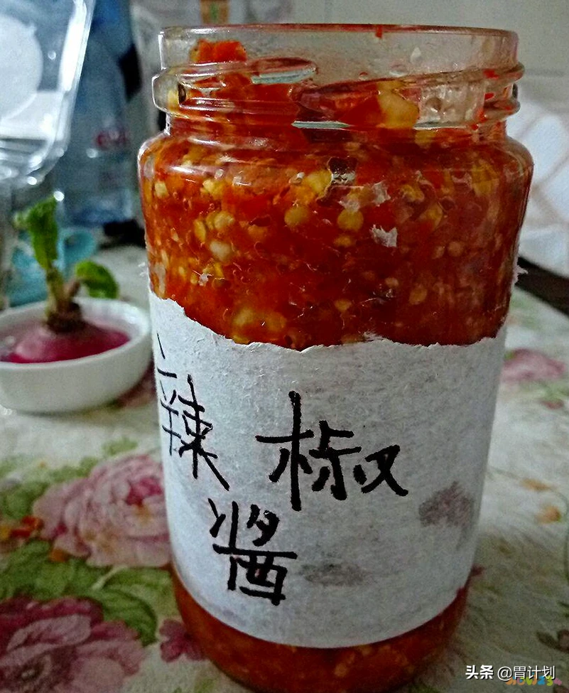 家常自制香辣酱的做法_家常蒜蓉辣酱的做法_辣酱炒鱿鱼的家常做法