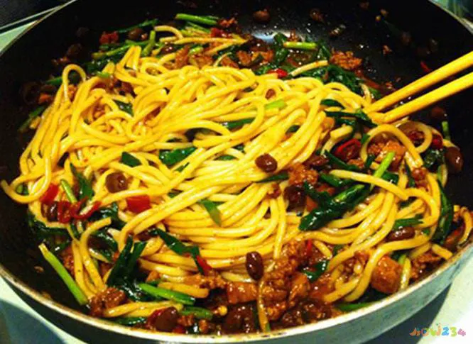 家常自制香辣酱的做法_东北辣酱的家常做法_柿子辣酱的家常做法