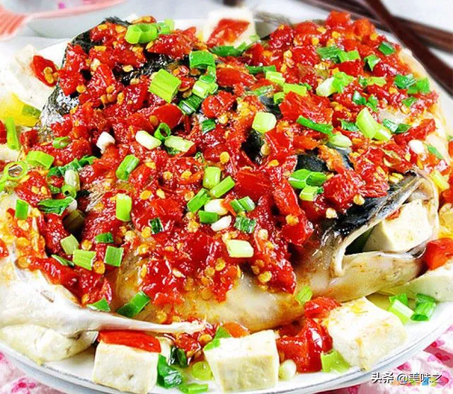 剁椒鱼头的家常做法_鱼头剁椒鱼头_家常鱼头做法剁椒怎么做