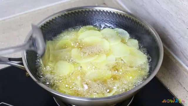 炸甜红薯条的做法_炸薯条的家常做法_如何做薯条家常做法