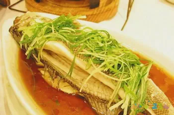 家常清蒸草鱼_清蒸草鱼的家常做法_清蒸梭鱼的家常做法
