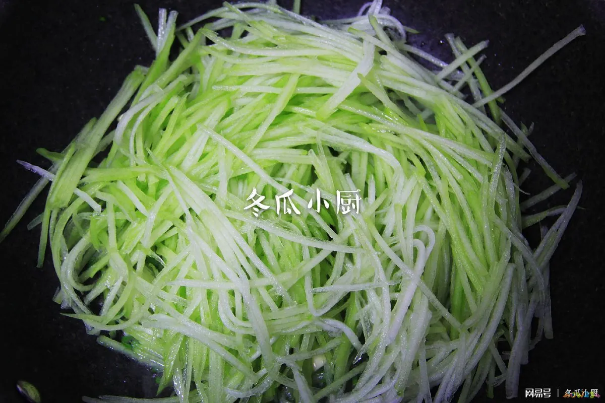 鲜冬笋炒回锅肉的家常做法_家常速炒_云南小吃炒米线家常