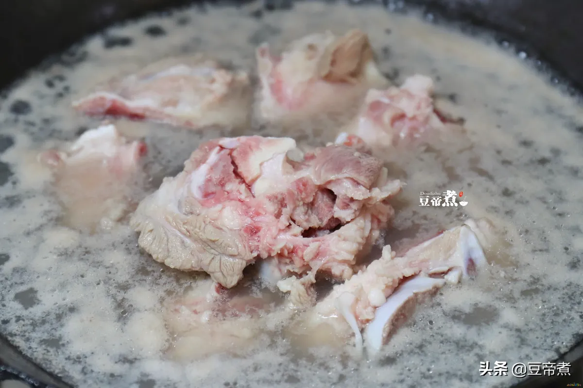 排骨炖藕的做法高压锅_排骨炖藕的家常做法_电压力锅排骨炖藕的做法