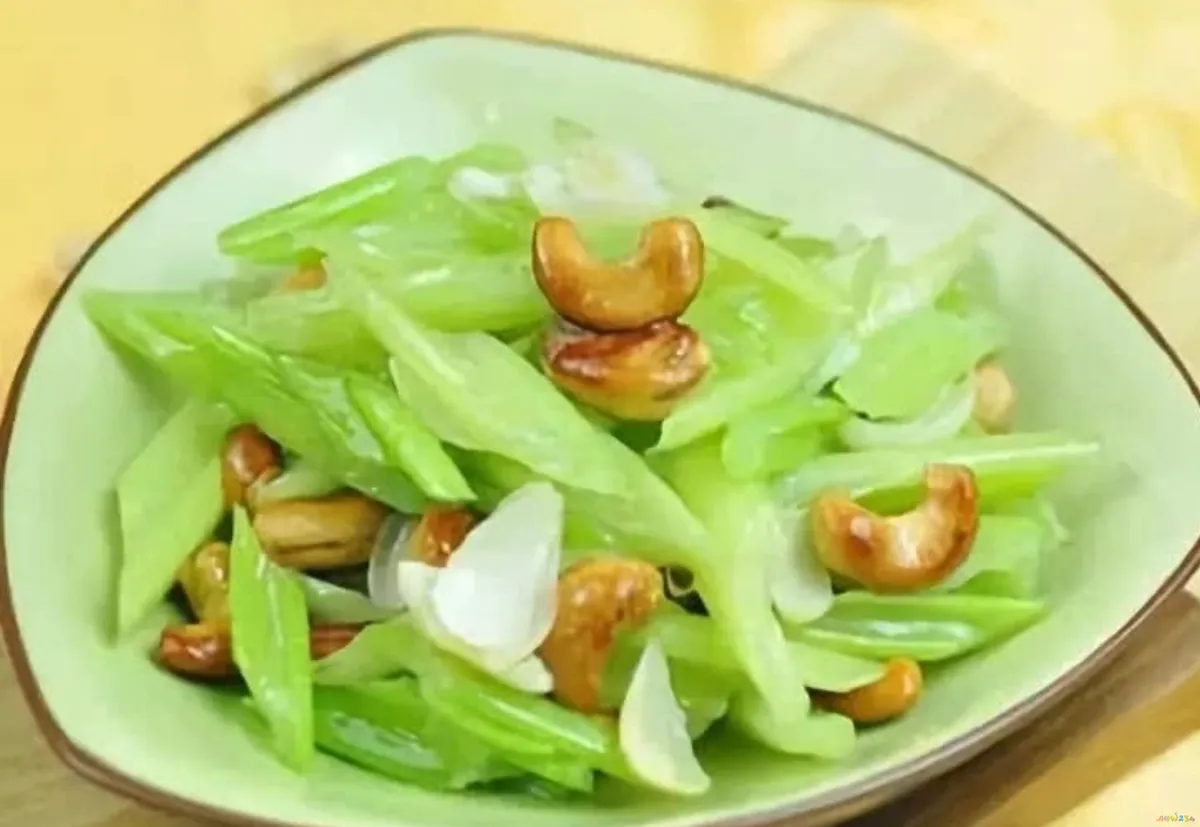 芹菜炒粉条的家常做法_羊肉炒芹菜粉条的做法_肉炒粉条的家常做法