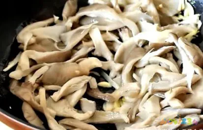干蘑菇的做法大全家常_蘑菇怎么做蘑菇干_干蘑菇菜谱