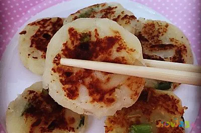 土豆炒饼丝的家常做法_土豆粉饼饼做法大全_土豆饼的做法大全家常