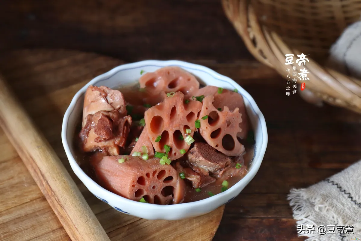 电压力锅排骨炖藕的做法_排骨炖藕的家常做法_排骨炖藕的做法高压锅