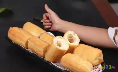 白菜焖饼的家常做法_白菜家常做法焖饼视频_白菜焖饼图片