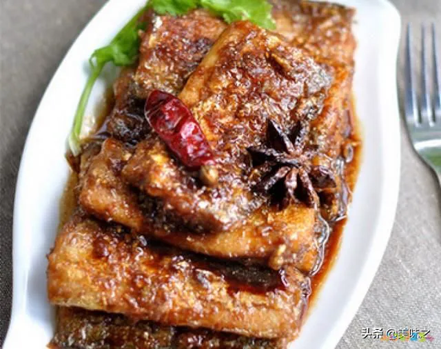 简单红烧带鱼做法_家常红烧带鱼的做法_家常红烧做法带鱼怎么做
