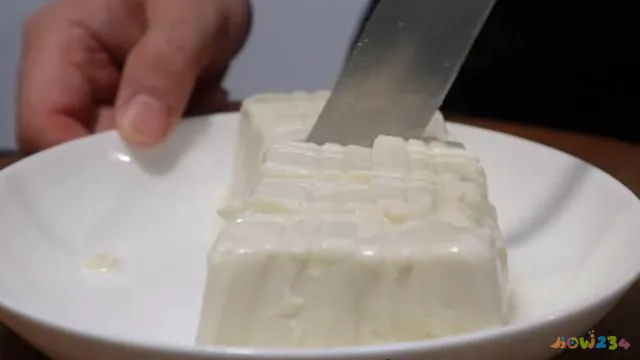 清炖小鲫鱼豆腐汤的家常做法（鲫鱼豆腐汤的家常做法）(3)