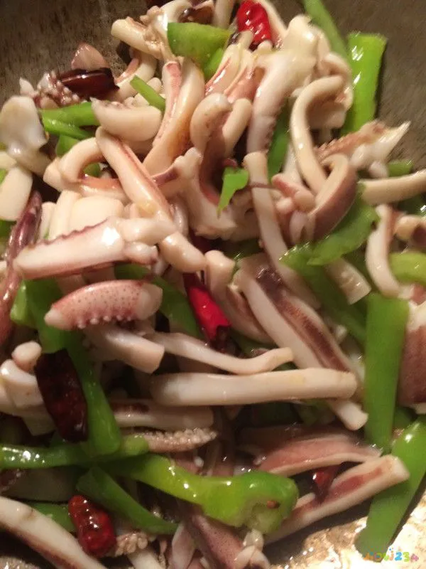 家常鱿鱼炒韭菜的做法_鱿鱼炒韭菜的做法窍门_鱿鱼须炒韭菜的做法