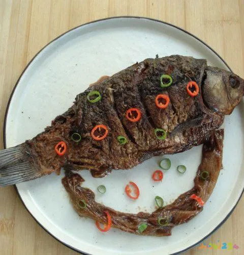 红烧鲫鱼的家常做法_淋炸鲫鱼的家常做法_鲫鱼炖豆腐的家常做法