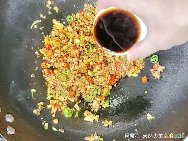 茄子炒肉末的家常做法_蒜香味纸包鱼正宗做法_茄子煲的正宗做法