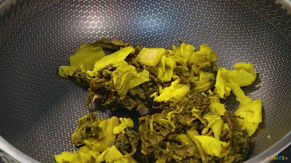 酸菜炖鸡肝的做法大全家常_酸菜汤的做法大全家常_番茄黑鱼酸菜鱼的做法大全家常做法视频