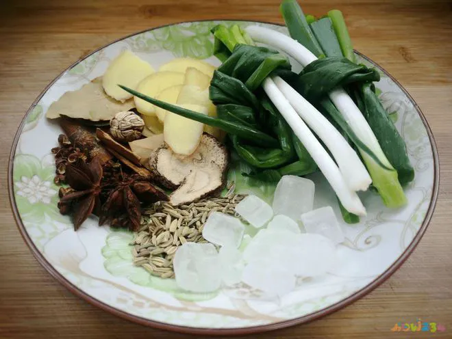 家常炖肉的做法_家常做法炖肉怎么做_炖肉的家常做法