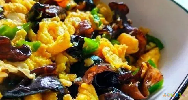 芹菜炒猪肝的家常做法_芹菜炒猪肝怎么炒好吃_芹菜炒家常猪肝做法视频