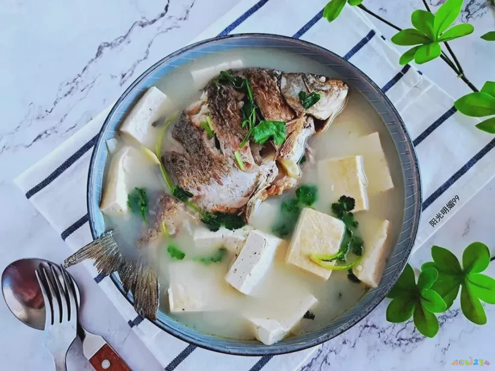 淋炸鲫鱼的家常做法_鲫鱼酸菜鱼的家常做法_炸辣椒酱做法大全家常做法