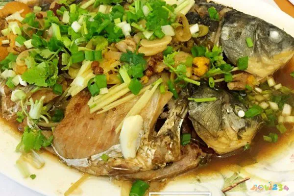 红烧鲫鱼的家常做法_淋炸鲫鱼的家常做法_红烧鲫鱼豆腐的家常做法