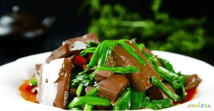 芹菜炒猪肝的家常做法_芹菜炒猪肝怎么炒好吃_芹菜炒家常猪肝做法视频