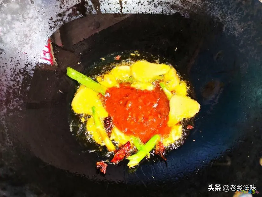 炖三道鳞的家常做法图_三道鳞鱼的家常做法_鳞炸鲫鱼做法大全家常