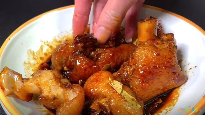 家常红烧肉的做法拌面的做法_红烧鸡爪家常做法_红烧鸡爪家常做法大全