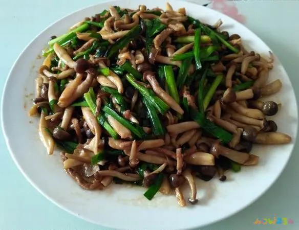 鱿鱼炒韭菜的做法视频_鱿鱼炒韭菜饭店做法_家常鱿鱼炒韭菜的做法