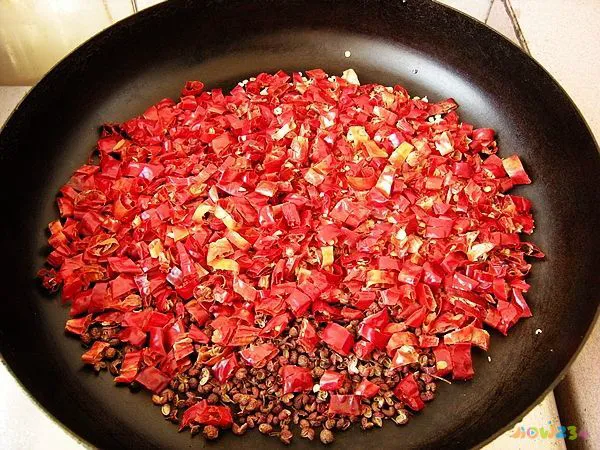 家常自制香辣酱的做法_水果辣酱的家常做法_家常辣酱炒鱿鱼做法