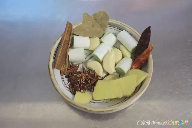 怎样炖肘子色香味俱全_家常炖肘子_家庭炖肘子