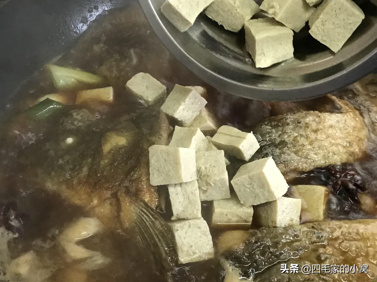 家常炖鲤鱼的做法_炖鲤鱼家常做法大全_排骨炖鲤鱼家常做法