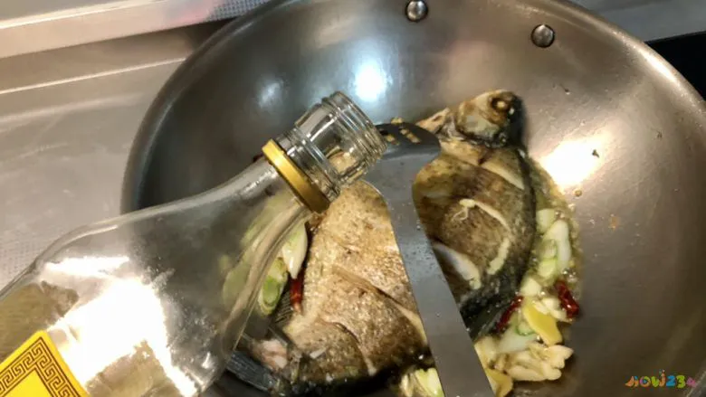 红烧梭边鱼的家常做法_家常梭鲈鱼的做法_东北家常海鲈鱼做法