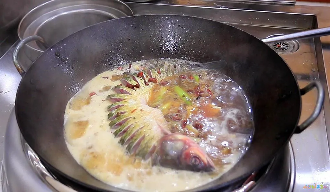 草鱼炖豆腐的家常做法_炖豆腐家常做法草鱼窍门_炖豆腐家常做法草鱼视频