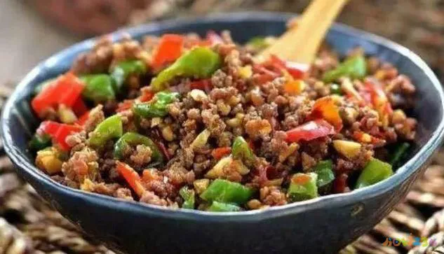 东北辣椒鸡蛋酱的做法_家常杂酱面的酱做法与配料_辣椒牛肉酱的家常做法