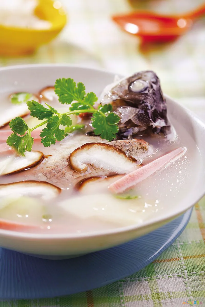 鲫鱼酸菜鱼的家常做法_炸辣椒酱做法大全家常做法_淋炸鲫鱼的家常做法