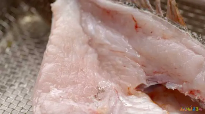 家常梭鲈鱼的做法_清蒸鲈鱼的家常做法_海鲈鱼做法大全家常