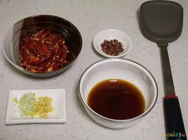 油茄子咸菜怎么做好吃又简单_油茄子咸菜的家常做法_茄子家常做法咸菜油条怎么做