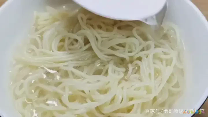 鸡肉面条的家常做法_面条鸡肉家常做法窍门_面条鸡肉家常做法视频