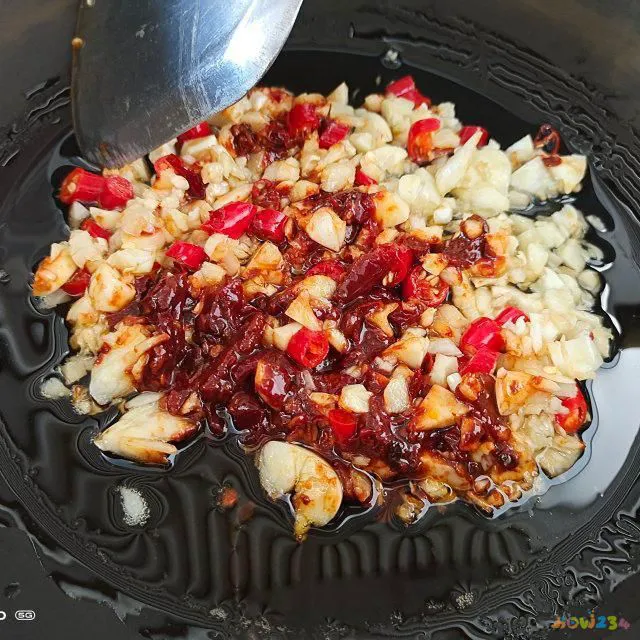 水果辣酱的家常做法_家常辣酱炒鱿鱼做法_家常自制香辣酱的做法