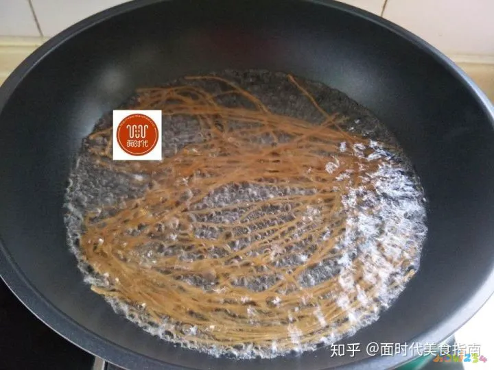 肉炒粉条的家常做法_芹菜炒粉条的家常做法_羊肉炒芹菜粉条的做法